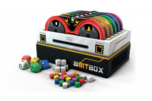 8 Bit Box, la prima console che fonde giochi analogici e videogame